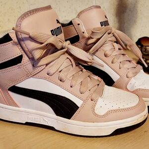 Womens Puma shoes size 7